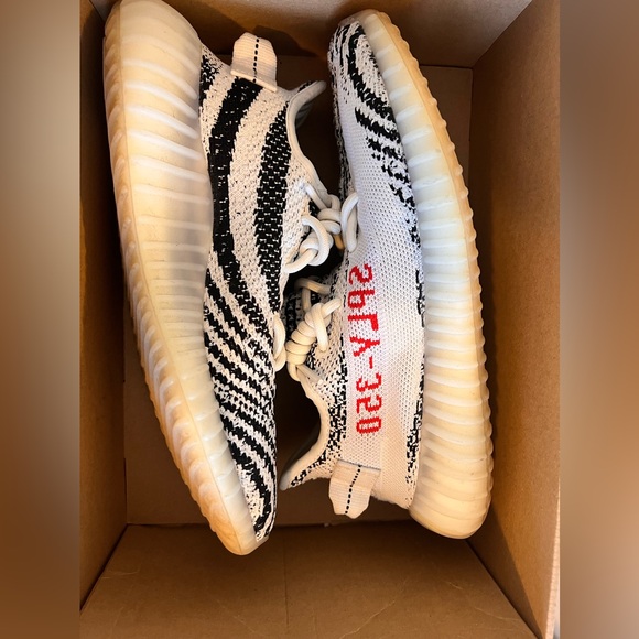 Yeezy Boost - Zebra - Picture 1 of 4